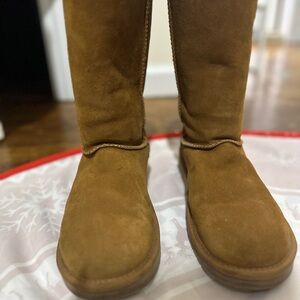 Gently used! Koolaburra Brown Suede Winter Boots 8.5W